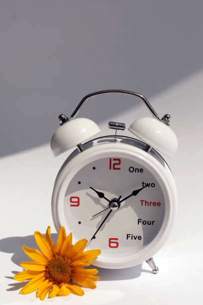 白色闹钟图片下载