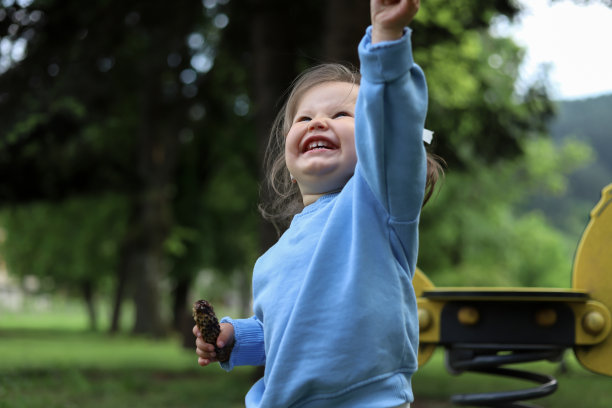 可爱的小女孩。图片下载