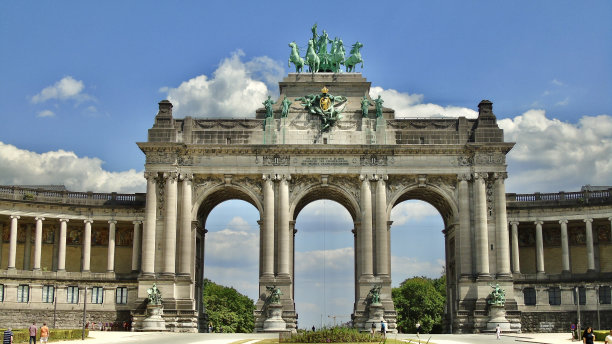 五十周年纪念拱廊是位于比利时布鲁塞尔五十周年纪念公园中心的纪念拱廊。图片下载