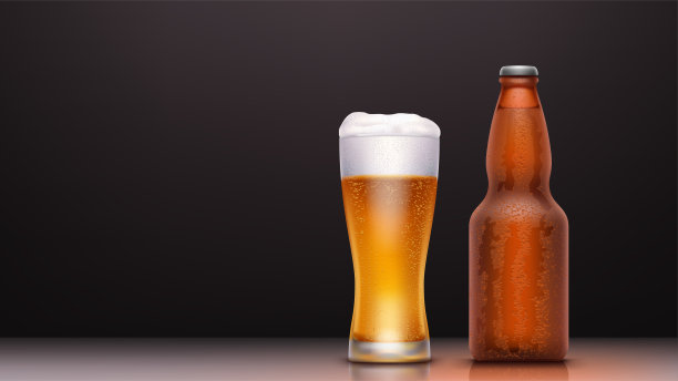 一瓶和一杯带泡泡的啤酒图片下载