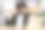 在办公室用笔记本电脑工作的商人与员工、老板进行在线通信视频通话图片下载