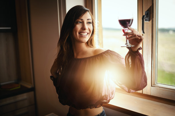 和我一起干杯!图片下载