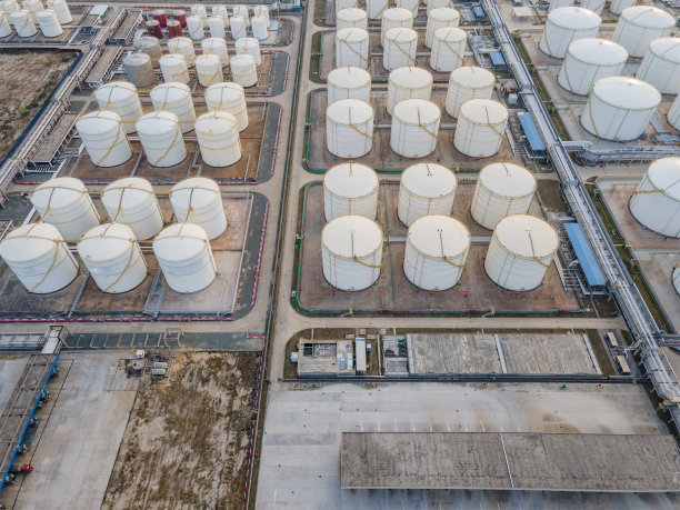 石油能源化工厂鸟瞰图图片下载