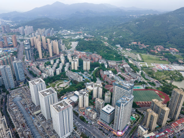 高楼林立的城市和街道图片下载
