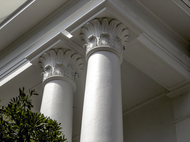 旧公共建筑外观的建筑柱状细节图片下载