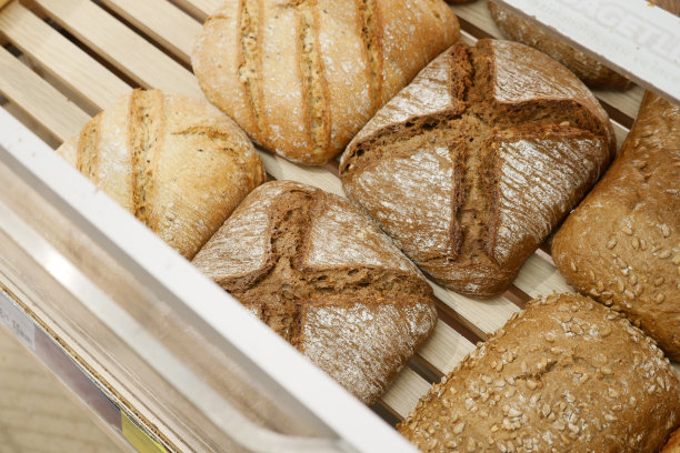 烘焙糕点，面包店有玻璃窗，图片下载