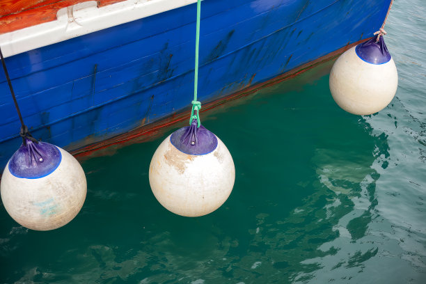 绳索上的航海护舷图片下载