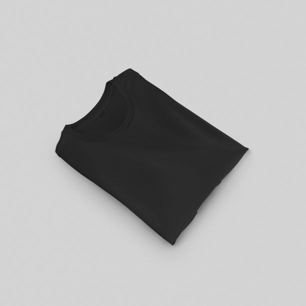 折叠男士黑色t恤模板，近距离，对角线呈现，质感服装，孤立背景，正面视图。图片下载