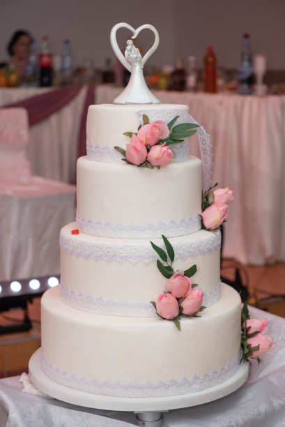 用鲜花装饰的结婚蛋糕图片下载
