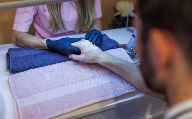 修完指甲后保湿图片下载