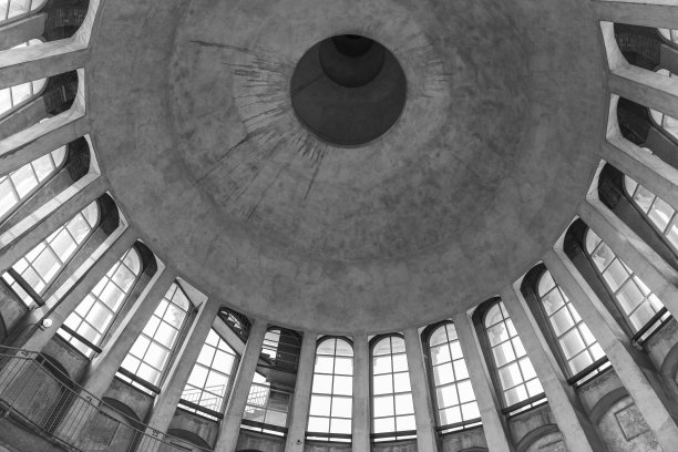 圣高登齐奥圆顶，诺瓦拉(皮埃蒙特，意大利北部):内部视图。黑白照片图片下载