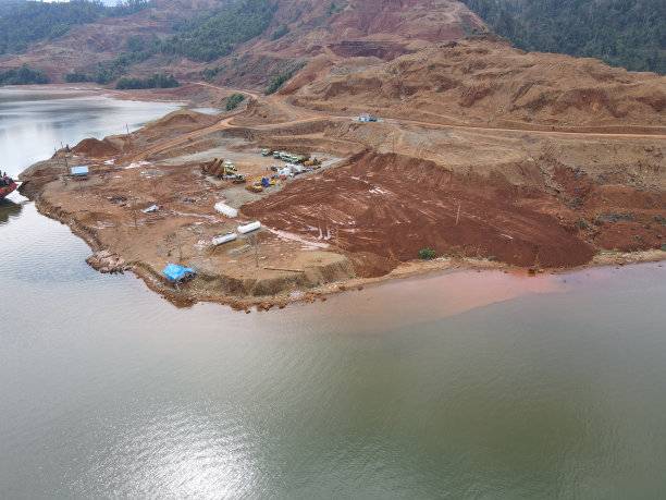 采矿车间位置。图片下载