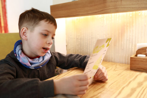 孩子根据菜单选菜图片下载