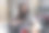 迷人的年轻女子正坐在一辆旧摩托车上。图片下载