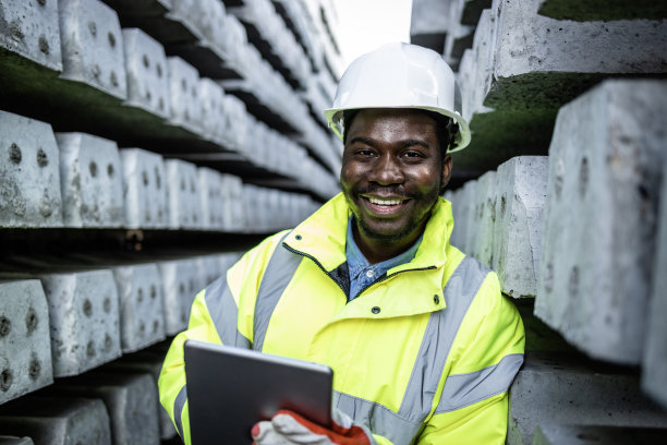 混凝土铁路枕木的储存。图片下载