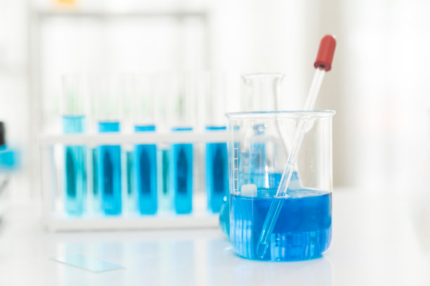 实验室玻璃器皿、仪器及显微镜。科学和教育。科学实验，研究者，研究理念图片下载