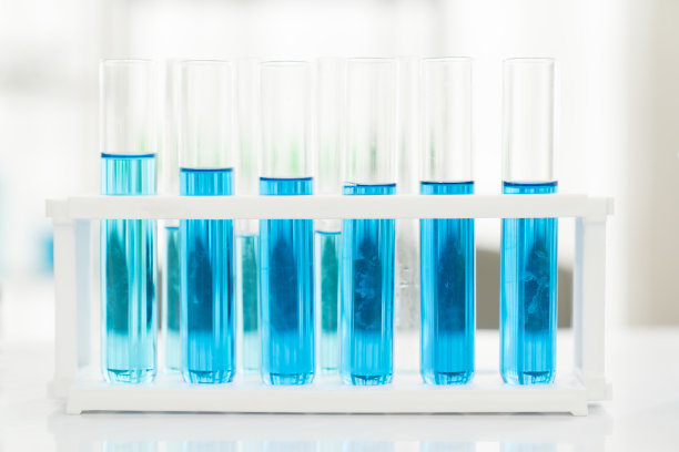 实验室玻璃器皿、仪器及显微镜。科学和教育。科学实验，研究者，研究理念图片下载