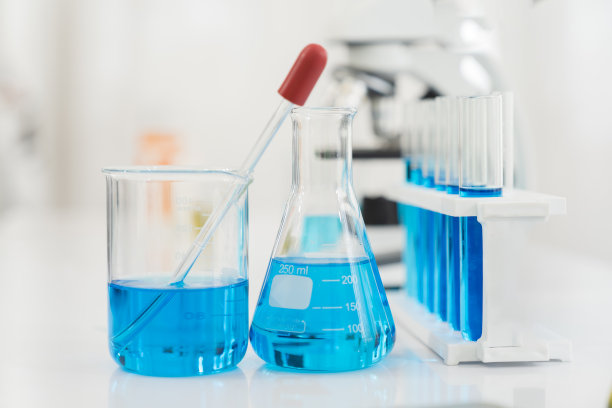 实验室玻璃器皿、仪器及显微镜。科学和教育。科学实验，研究者，研究理念图片下载