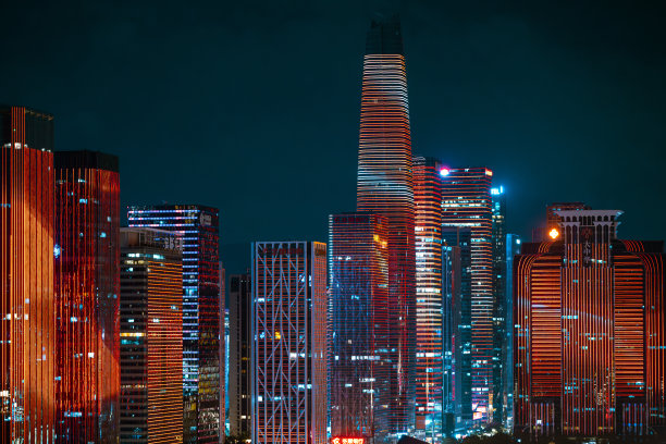 暴风雨后的城市夜景图片下载