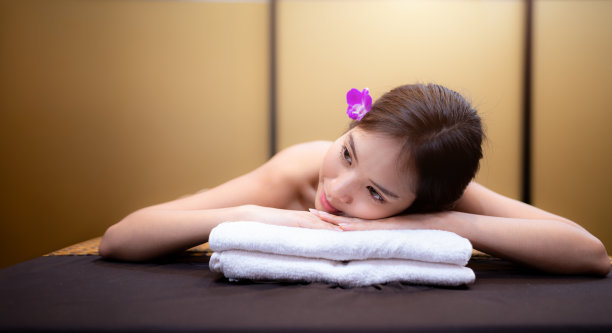 美女放松按摩图片下载