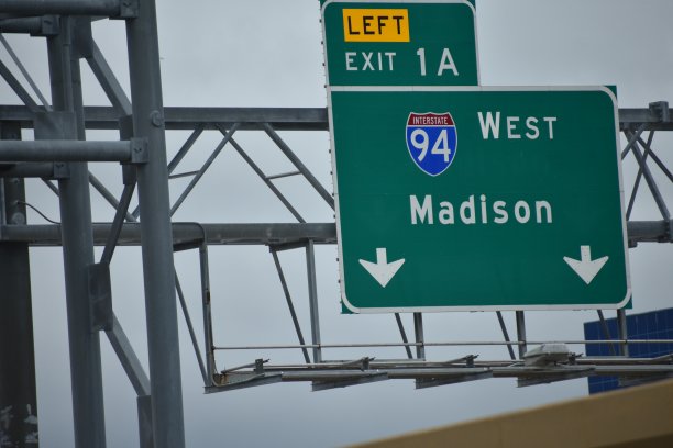 麦迪逊，威斯康辛州绿色公路标志图片下载