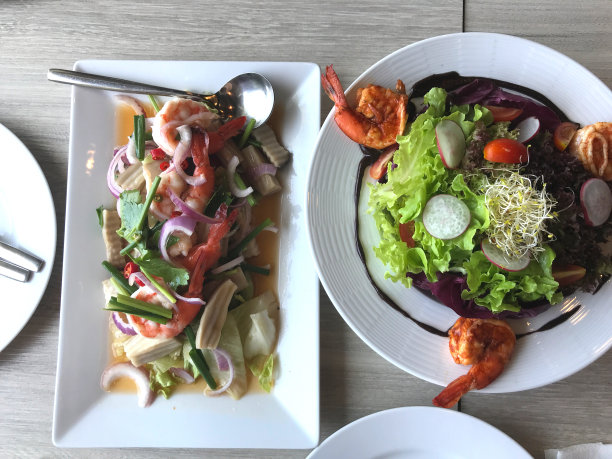 注重餐饮盘中的餐饮氛围、餐饮经营、食品安全、食品为生命的理念图片下载