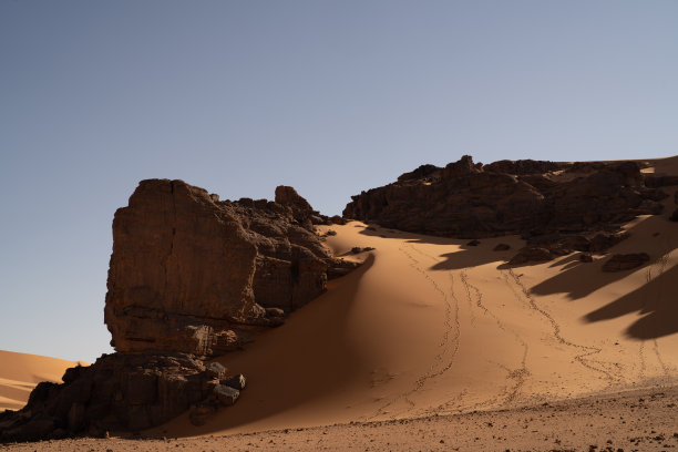 塔德拉胭脂沙漠图片下载