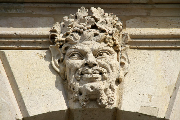 得意的笑图片下载