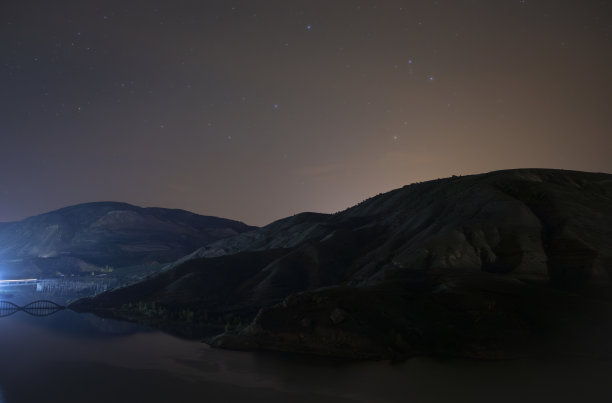 Sivas su<e:1>里的夜景图片下载