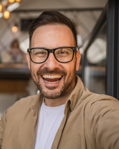 男人自拍角度的UGC成年白种人男性开心图片下载