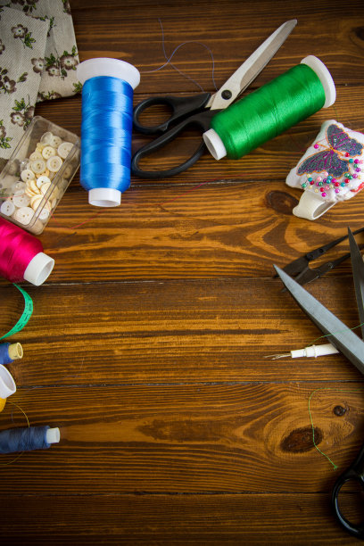 一套用于缝制衣服的工具和线图片下载