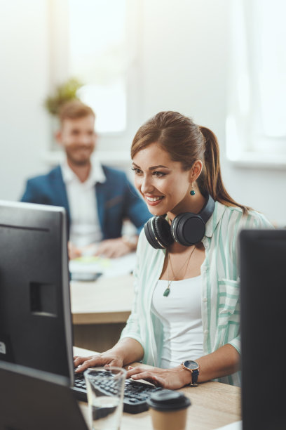 他的微笑是成功的标志图片下载