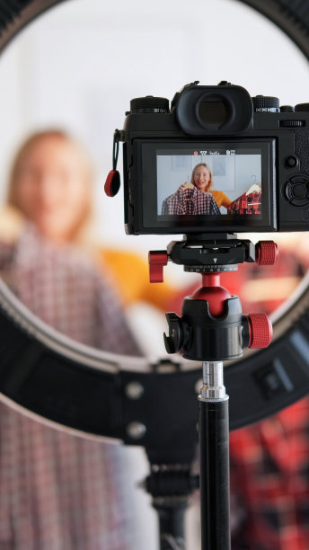 时尚博客拍摄视频串流女性内容图片下载