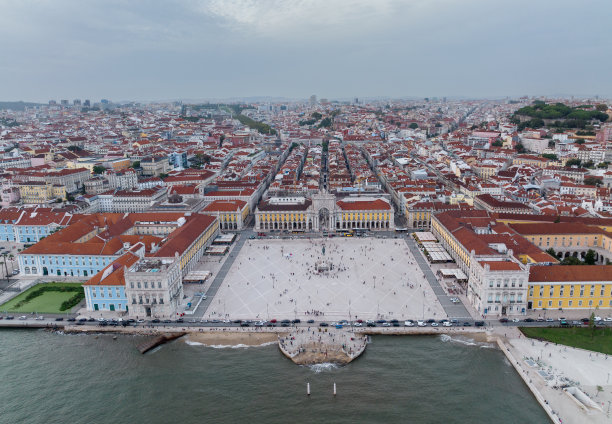 葡萄牙里斯本的商业广场。里贝拉皇宫庭院。无人机视角图片下载