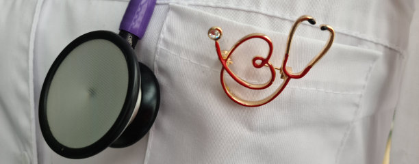 女性保健专业护士和听诊器图片下载