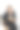 一位身穿黑色西装、面带微笑的女士拿着一本杂志坐在椅子上。图片下载