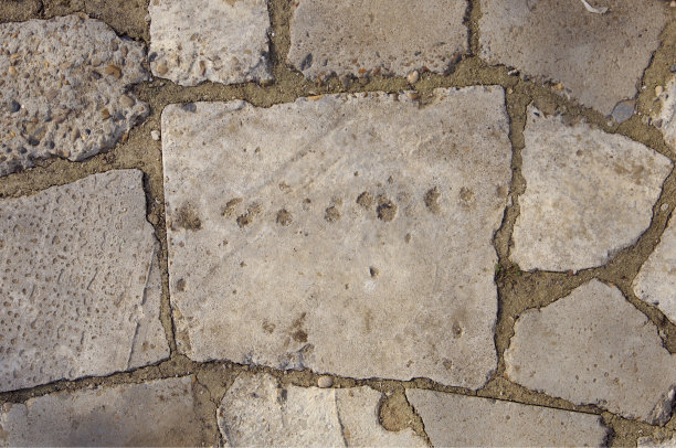 街道老裂的混凝土瓦。图片下载