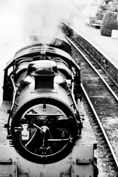 蒸汽机车在站台上的豆瓣线，汉普郡图片下载