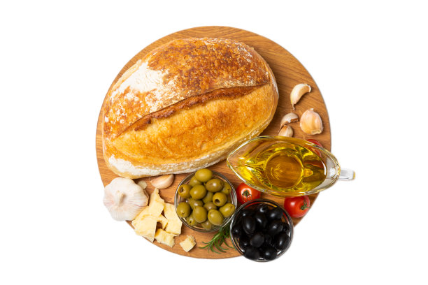 ciabatta，橄榄油和橄榄，覆盆子香草，香料，大蒜，圣女果，帕尔马干酪和ciabatta面包在白色背景中分离。健康食品理念，美味。图片下载