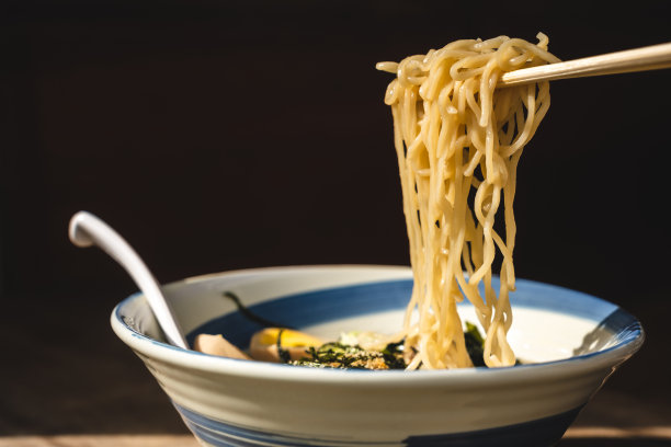 乌冬面鸡蛋汤，拉面，牛肉乌冬面炒面，面条，筷子面，日式猪肉拉面图片下载