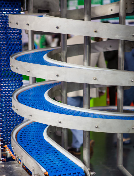 食品加工中的输送机。图片下载