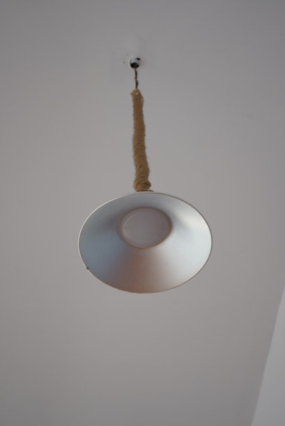 吊灯和白色天花板图片下载