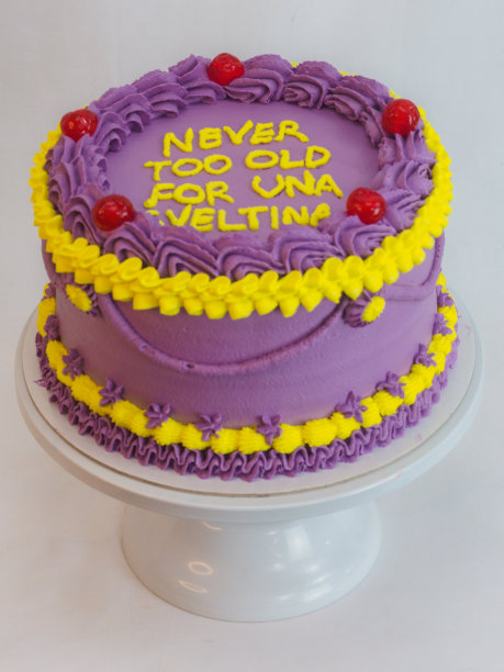 糖霜紫黄色经典圆柱蛋糕工作室图片下载