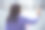 非裔美国妇女在现代办公室的照片图片下载