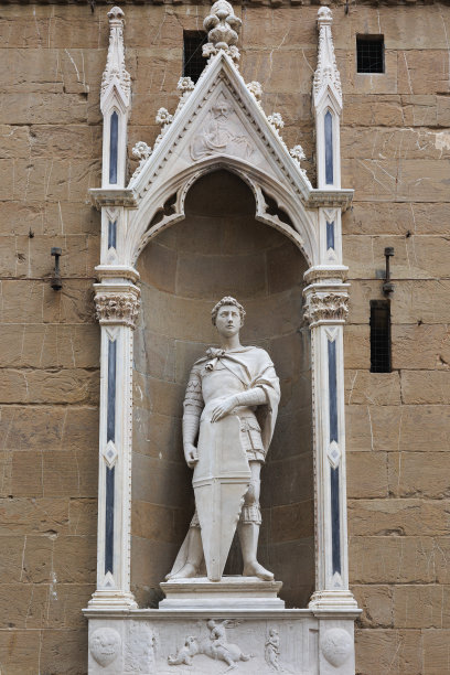 意大利佛罗伦萨奥桑米歇尔教堂外围龛中的圣乔治雕像图片下载