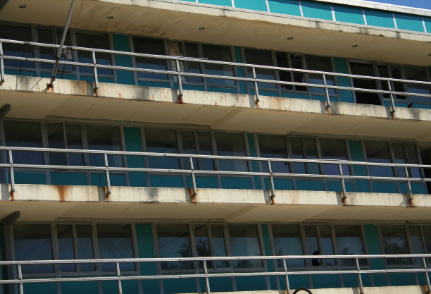 位于德克萨斯州朗维尤的旧办公楼特写图片下载