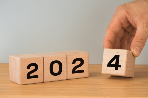 2024年，迎新年，日期在木块上，概念新年计划在商业上，复制空间，拉近距离图片下载