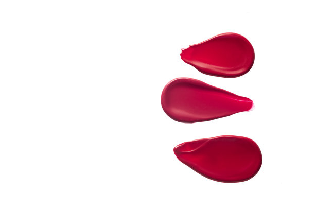 白色背景上的红色口红色板图片下载