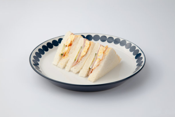 白底火腿蛋三明治图片下载