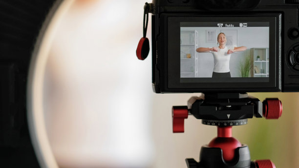 记录在线健身运动视频女性训练图片下载